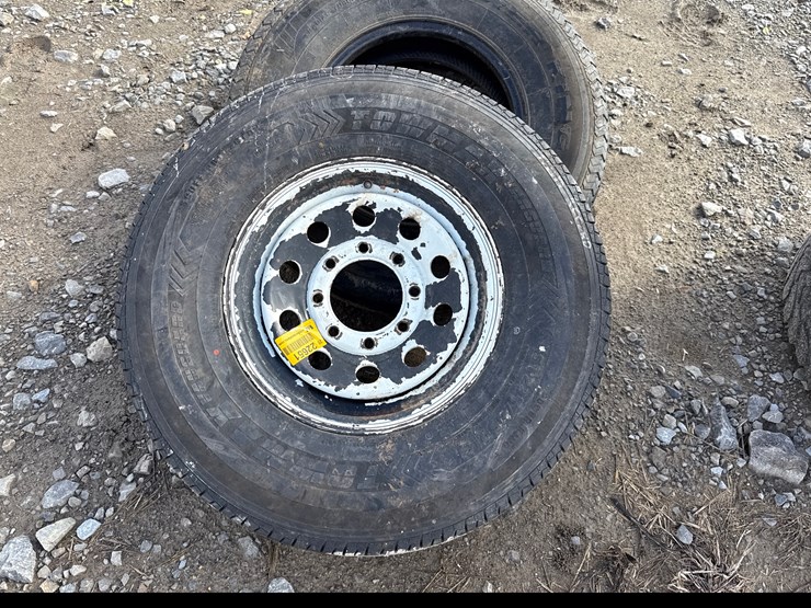 #22651-•-lot-of-(3)-st235/86r16-tires-&-(1)-rim-image-5