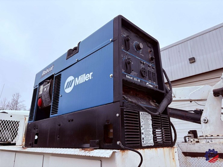 1998-freightliner-fl70-image-27