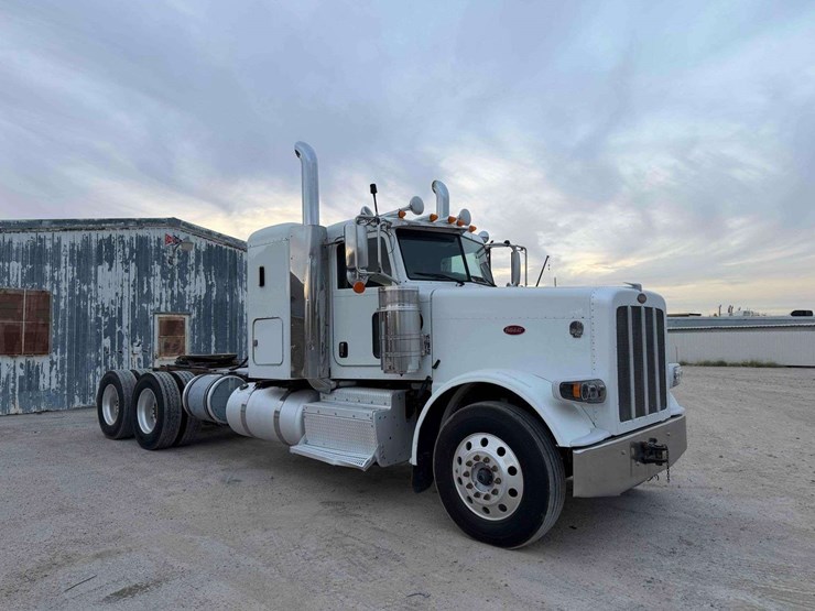2016-peterbilt-389-image-4
