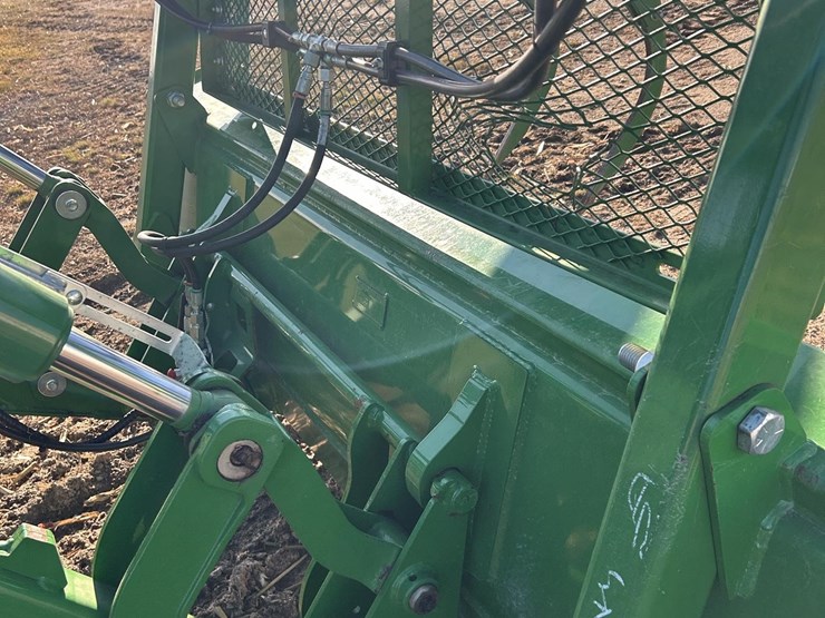 2021-john-deere-6175m-image-36