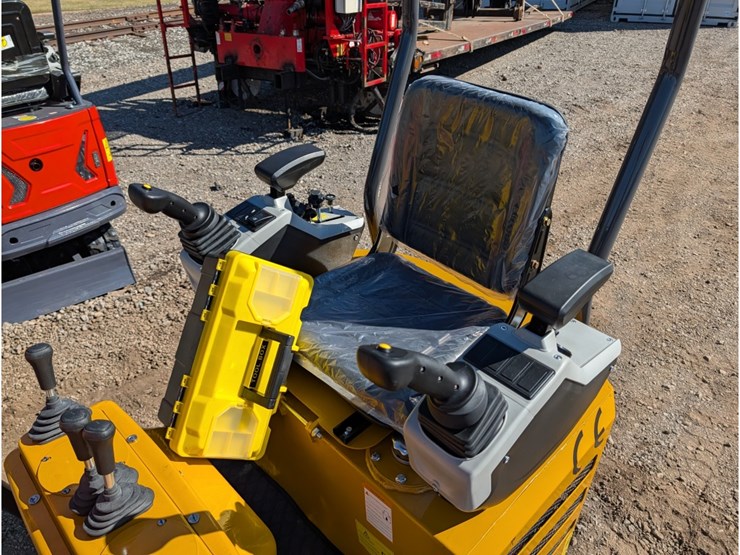 cfg-mx12rx-mini-excavator-w/-mechanical-thumb-image-7