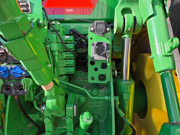 2012-john-deere-8285r-image-34