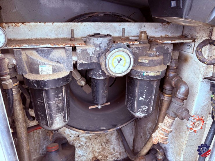 1998-freightliner-fl70-image-43