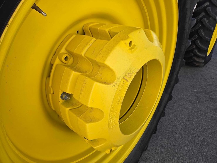 2012-john-deere-8285r-image-44