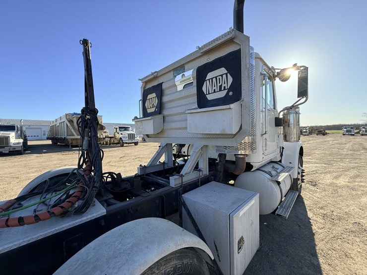 #1965-•-2008-international-eagle-day-cab-truck-tractor-image-20