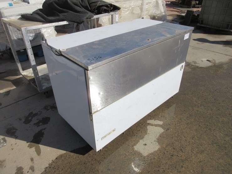 beverage-air-58"x30.5"x38"-commercial-refrigerator-image-4