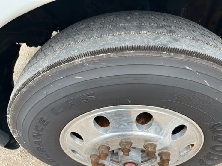 2016-freightliner-ca125-day-cab-image-9