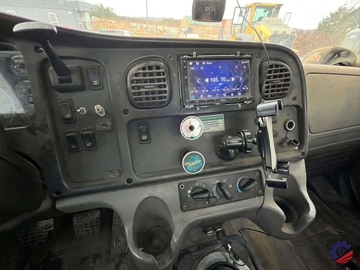 2013-freightliner-m2-s/a-cab-&-chassis-image-59