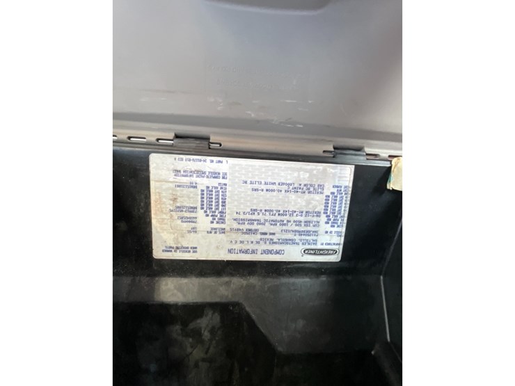 2016-freightliner-ca125-day-cab-image-20