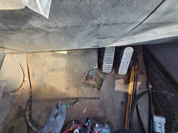 caterpillar-574-image-55