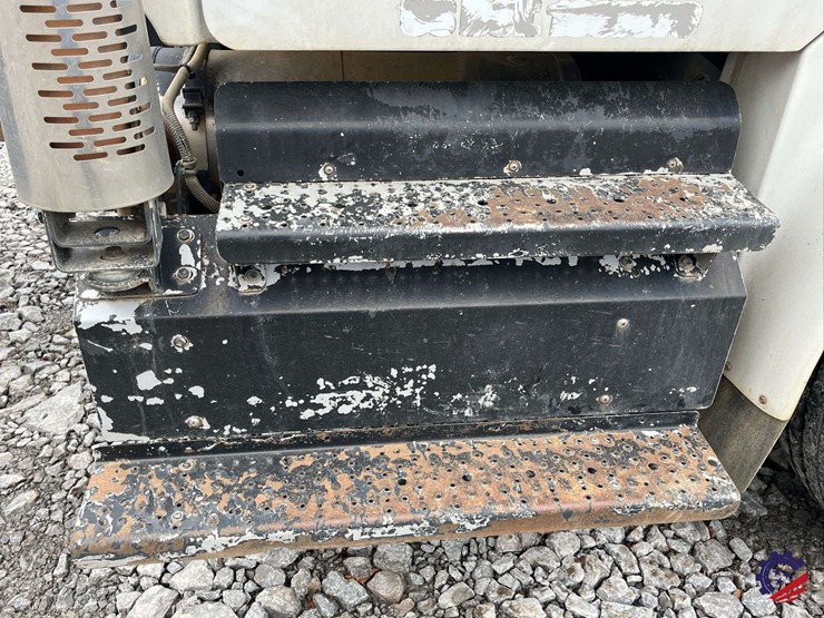 2013-freightliner-m2-s/a-cab-&-chassis-image-35