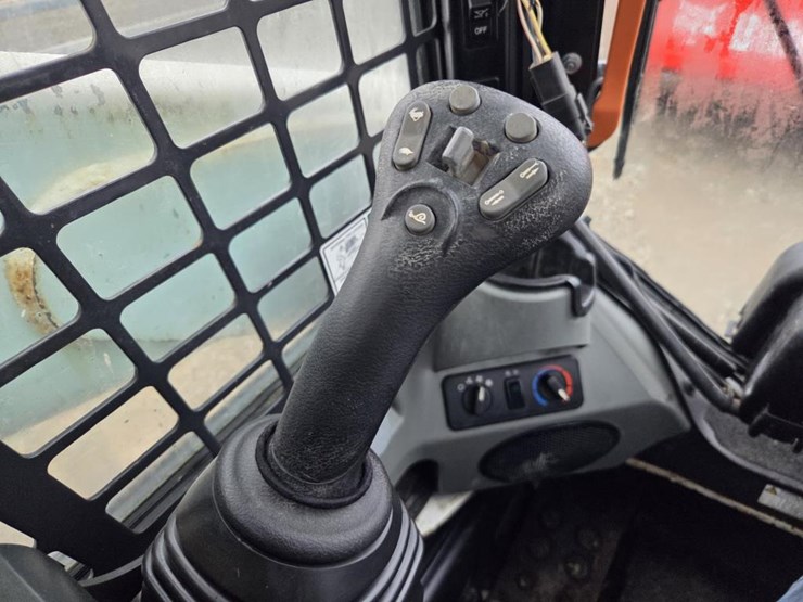 2020-bobcat-t740-image-40