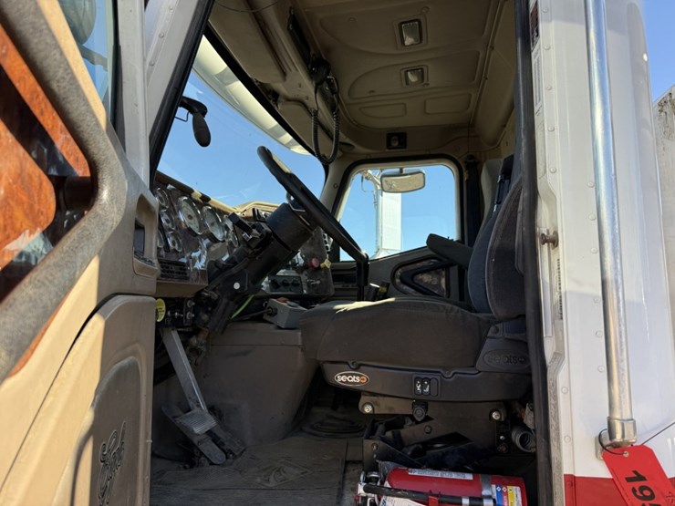 #1952-•-2008-international-eagle-day-cab-truck-tractor-image-43