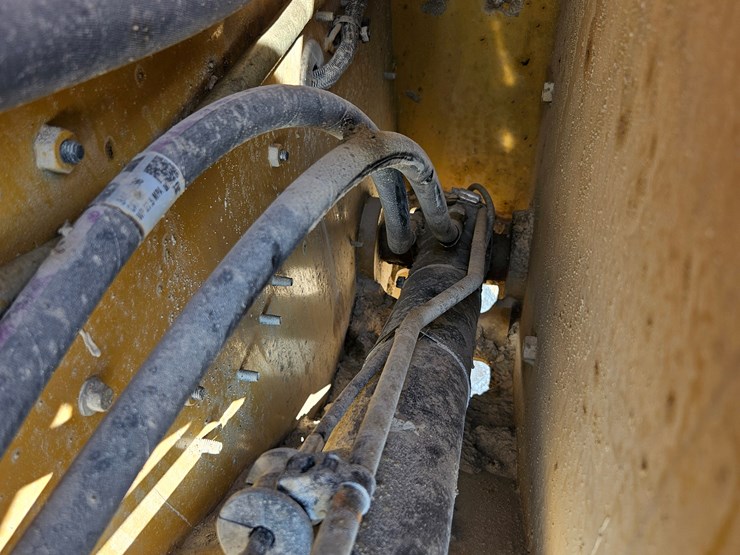 2023-caterpillar-299d3-image-93