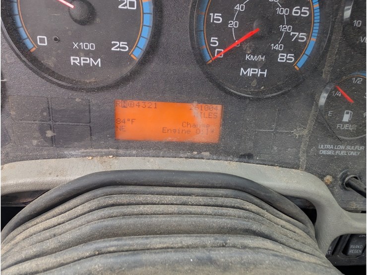 2012-international-7600-image-25