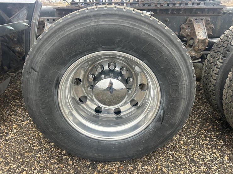 #1676-•-2015-volvo-vnl-day-cab-truck-tractor-image-56