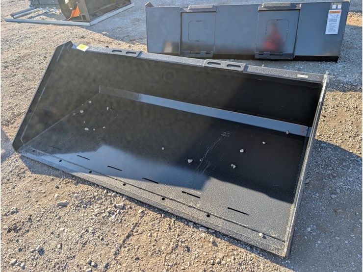 wolverine-skid-steer-bucket-72"-image-5