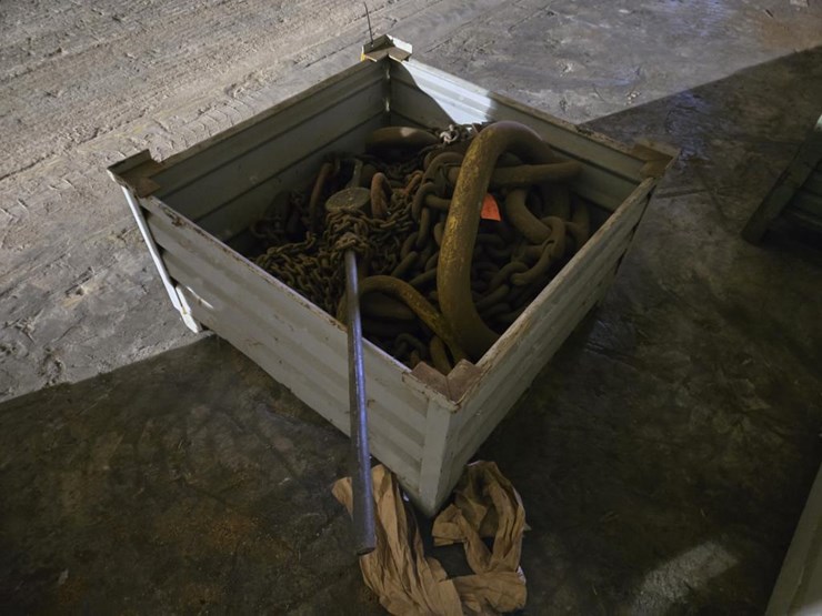 #3407-•-steel-crate-w/-misc.-heavy-duty-chains-image-3