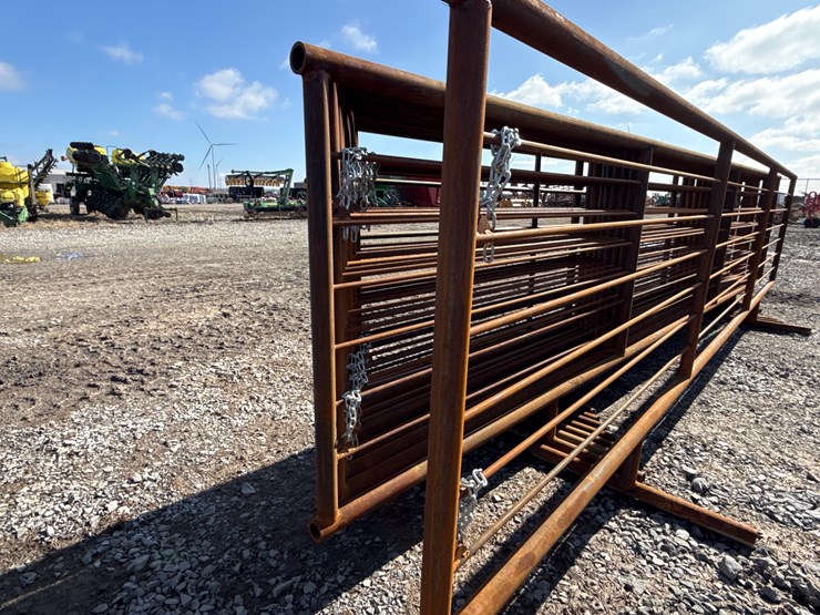 #22675-•-(9)-cattle-panels-&-(1)-gate-image-8