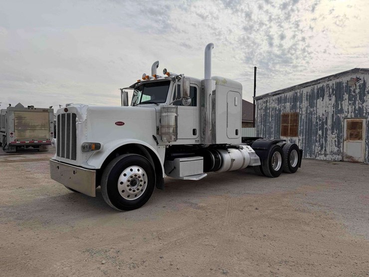 2018-peterbilt-389-image-1