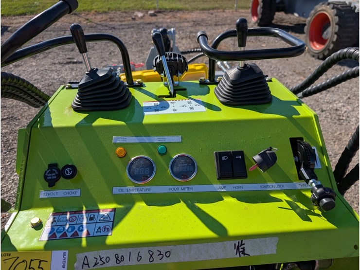 landhero-ldh-t460-mini-skid-steer-image-8