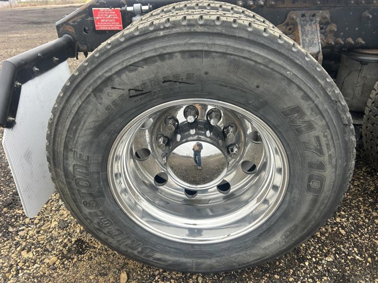 #1676-•-2015-volvo-vnl-day-cab-truck-tractor-image-60