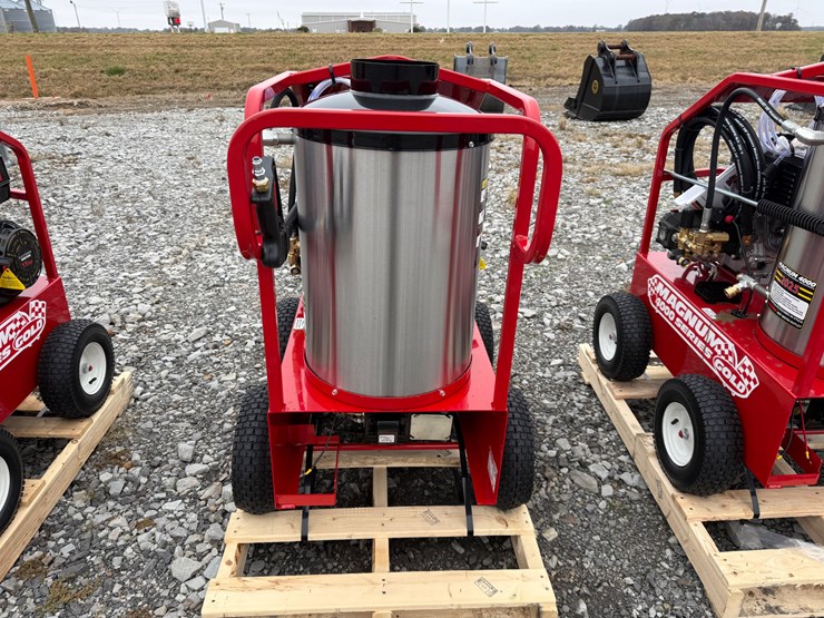 #3-•-unused-magnum-4000-series-hot-water-pressure-washer-254672-inv#33542-image-5