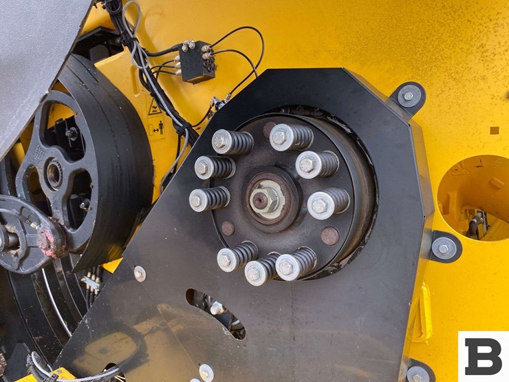 new-holland-340-image-59