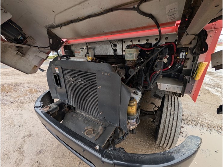 2017-freightliner-mt55-image-9