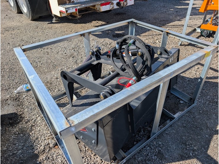 landhonor-mini-skid-steer-grapple-bucket-44"-image-5