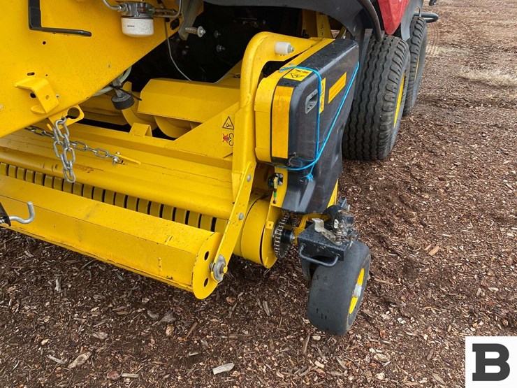 new-holland-340-image-16