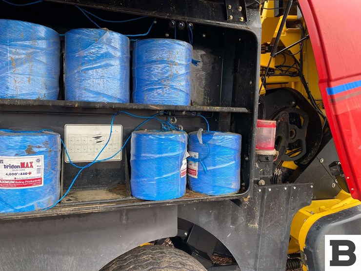 new-holland-340-image-44