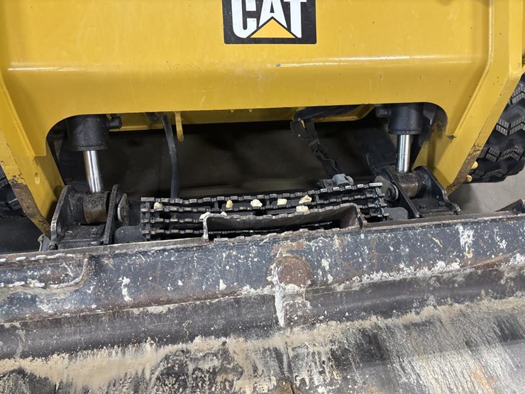 2018-caterpillar-228-image-25