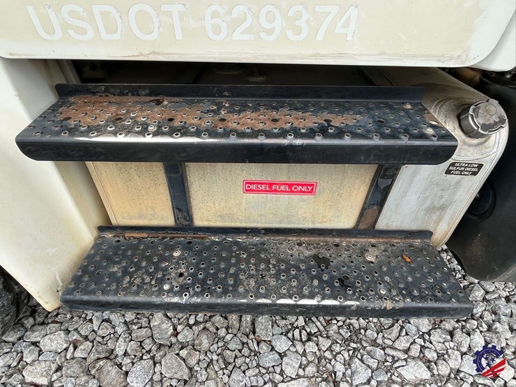 2017-freightliner-m2-s/a-tank-truck-image-23