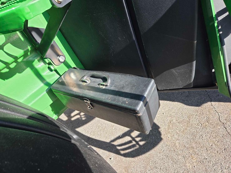 2012-john-deere-8285r-image-16