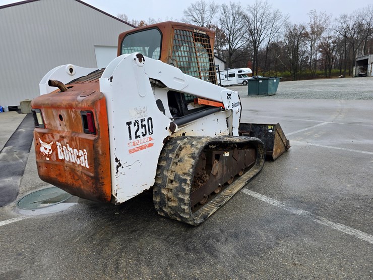 bobcat-t250-image-23