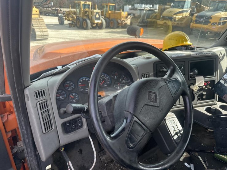 2009-international-7400-image-31