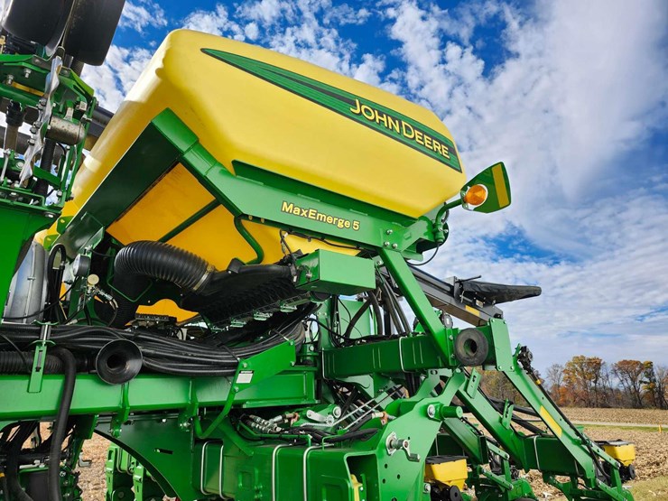 2021-john-deere-1795-image-16