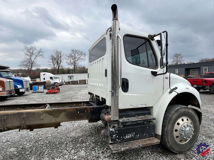 2013-freightliner-m2-s/a-cab-&-chassis-image-33