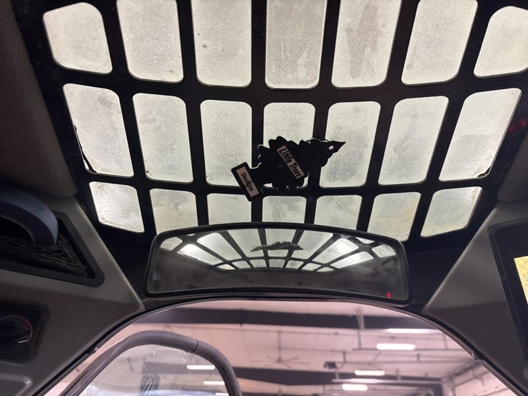 2018-caterpillar-228-image-44