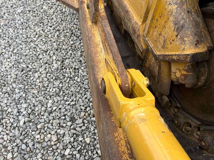 2022-caterpillar-d7-image-39