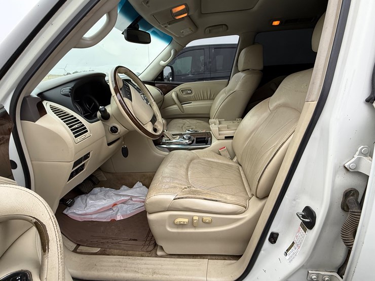 2012-infiniti-qx56-image-34
