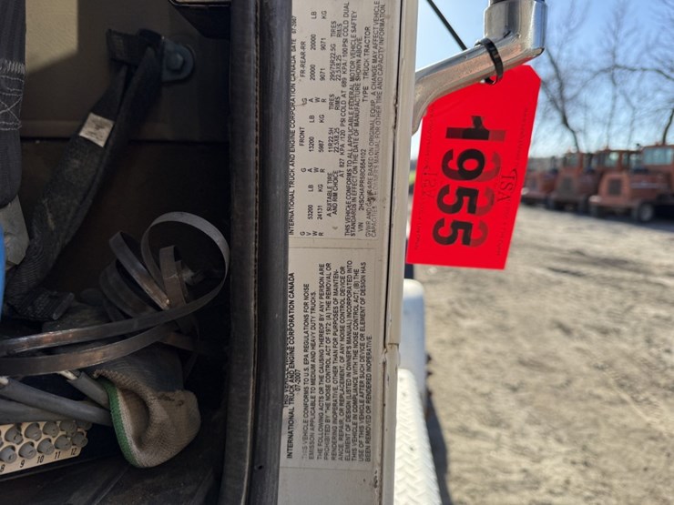 #1955-•-2008-international-eagle-day-cab-truck-tractor-image-87