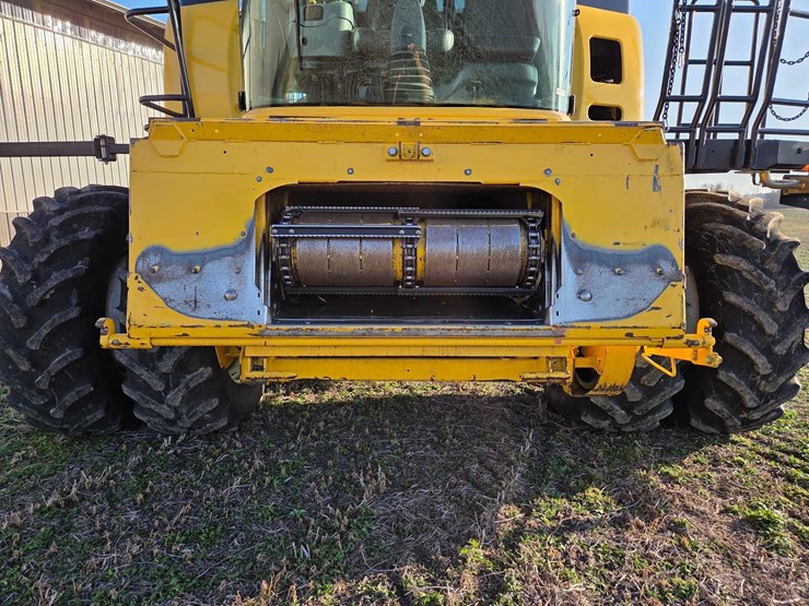 2010-new-holland-cr9065-image-5