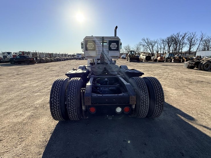 #1965-•-2008-international-eagle-day-cab-truck-tractor-image-4