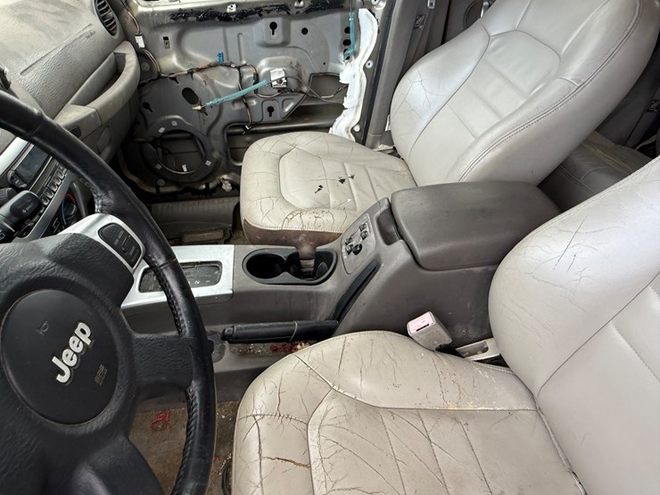 2004-jeep-liberty-image-24