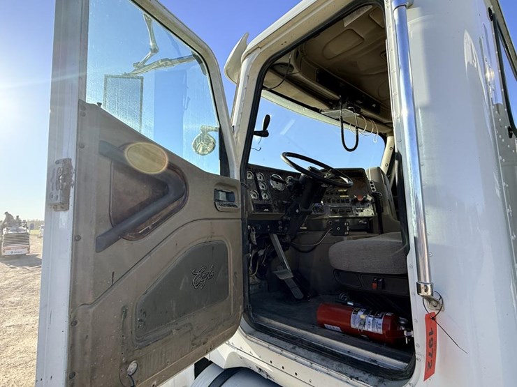 #1972-•-2008-international-eagle-day-cab-truck-tractor-image-29