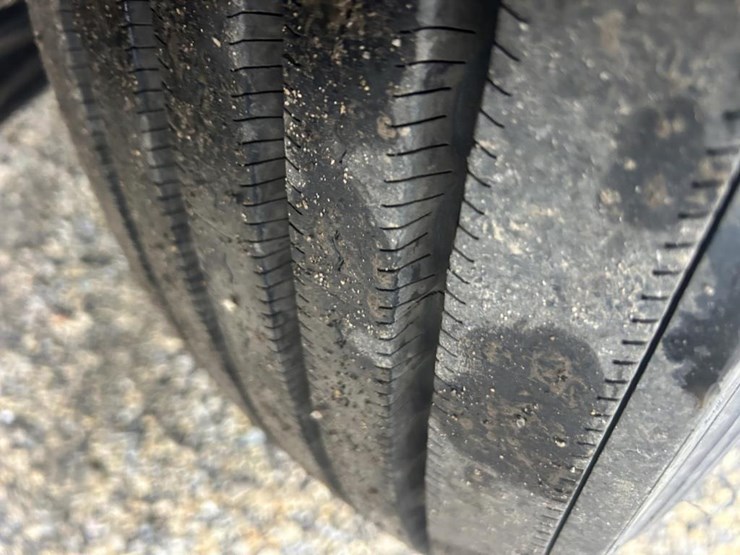 #1676-•-2015-volvo-vnl-day-cab-truck-tractor-image-54