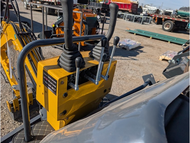 landhonor-lhr-kn16-cem-mini-excavator-image-8