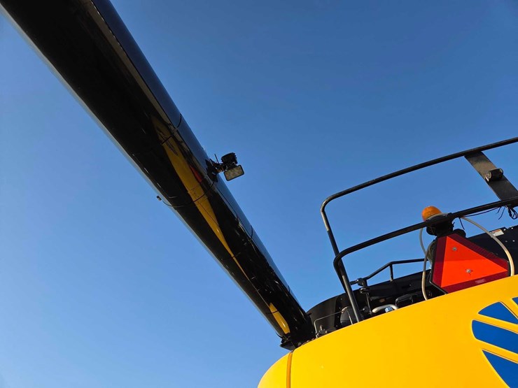 2010-new-holland-cr9065-image-30